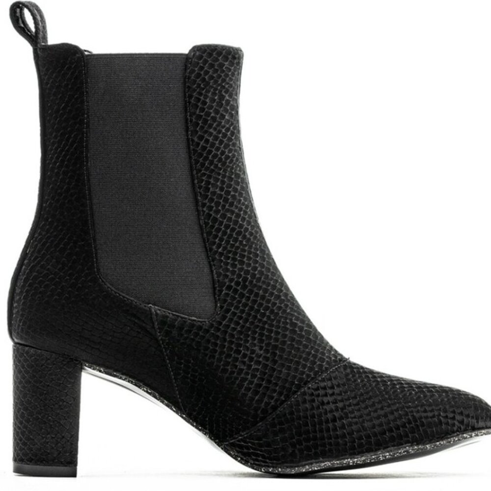 Urbanima - Cinema Textured Vegan Leather Ankle Boots - Black - Size EU 37 (6.5)